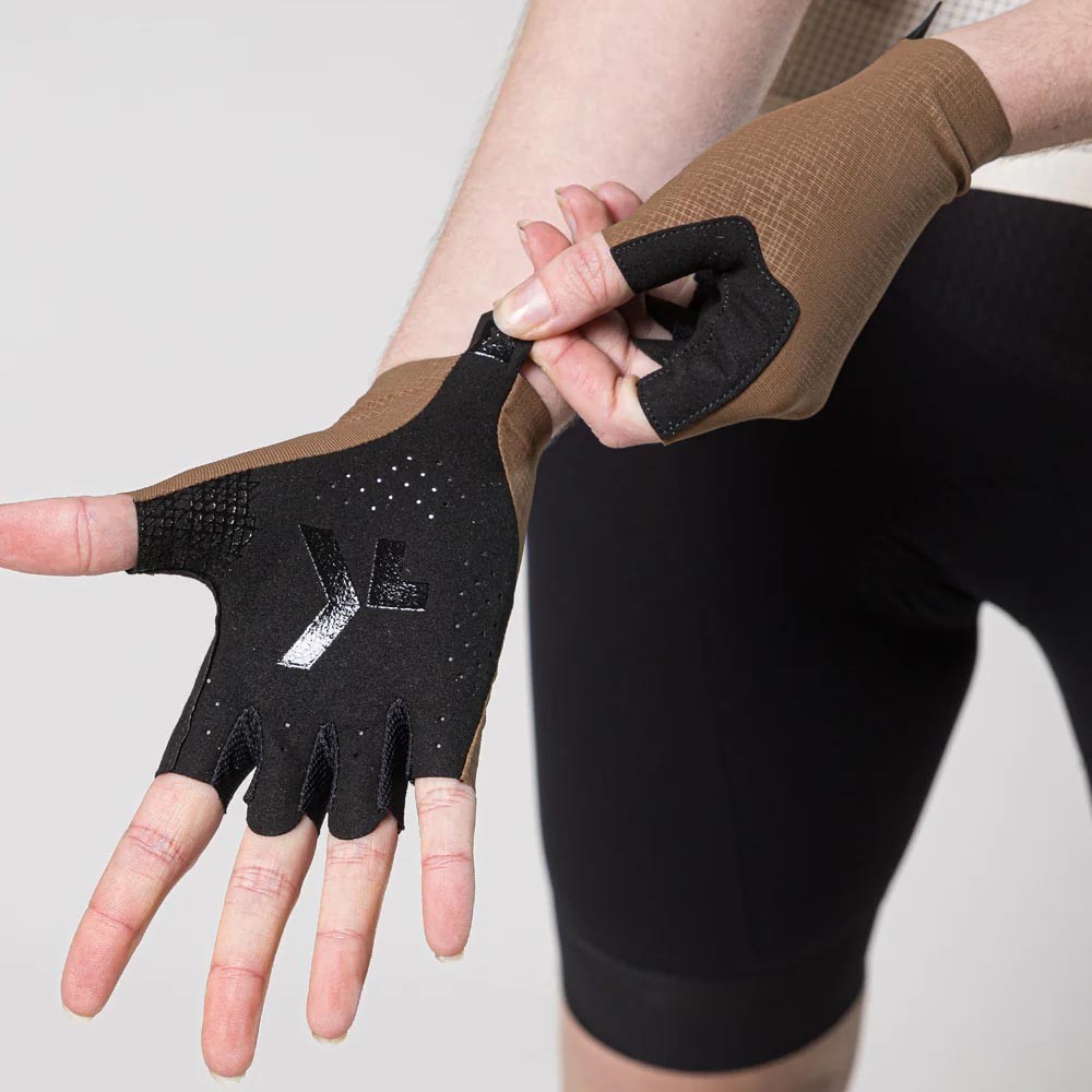 Guantes Cortos Mamba 2.0 Unisex Toffee | Gobik | Guantes