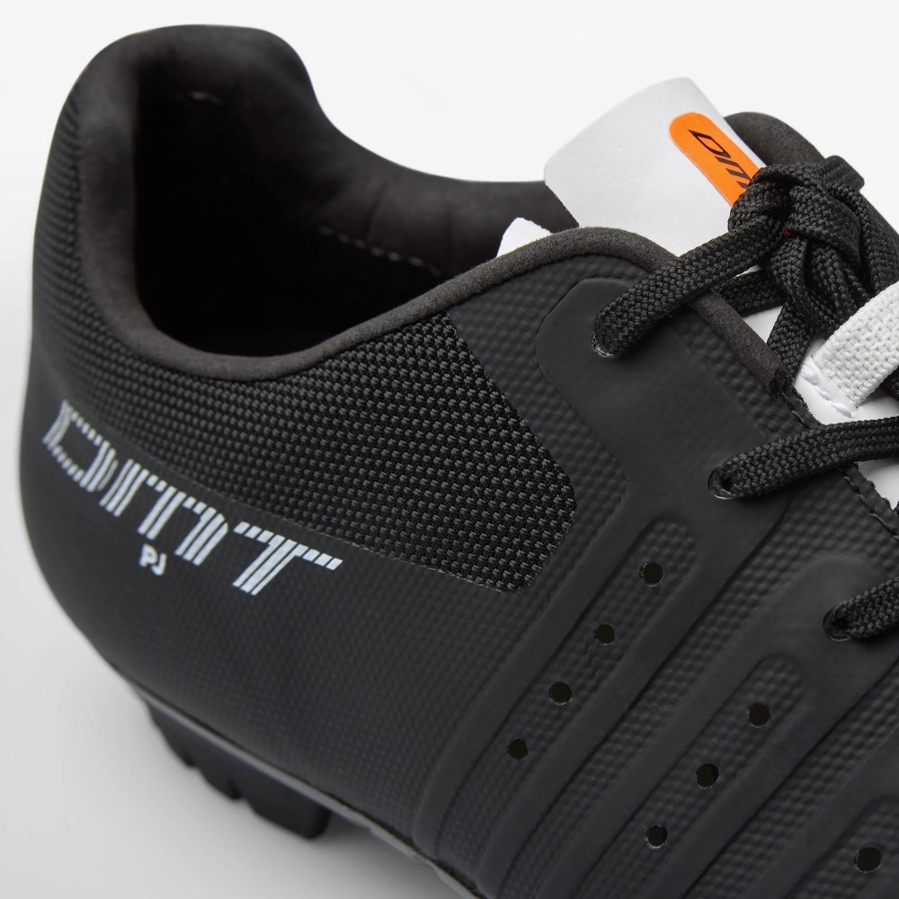 Zapatillas DMT KR4 PJ Negro/Blanco | DMT | Bicicletas Salchi