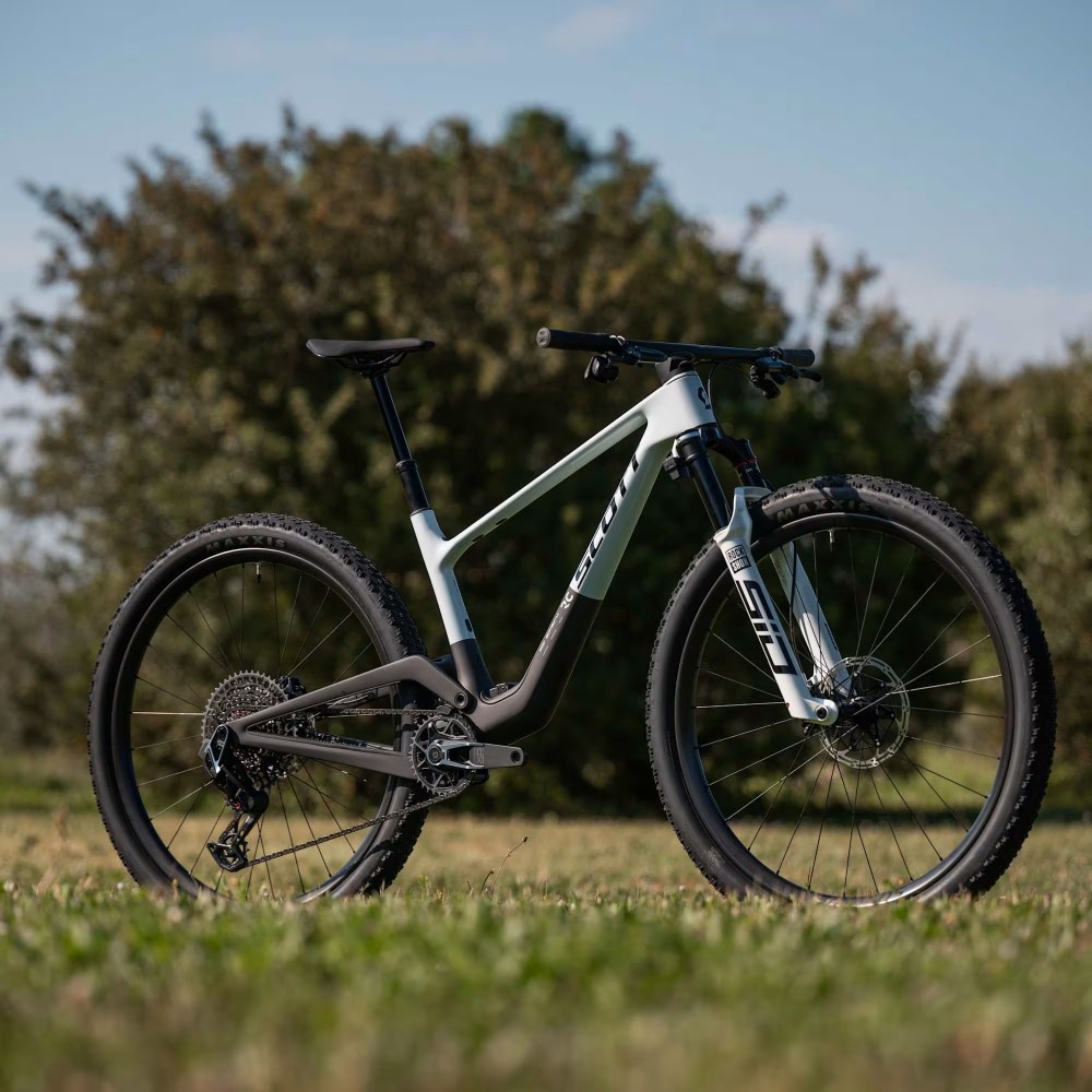 Bicicleta Scott Spark Rc World Cup Cumulus white/Carbon black 2027