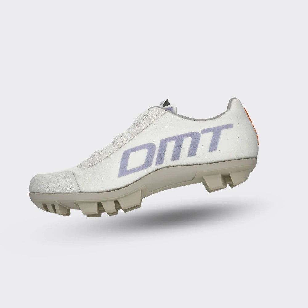 Zapatillas de Gravel DMT IAAN Blancas Lilas